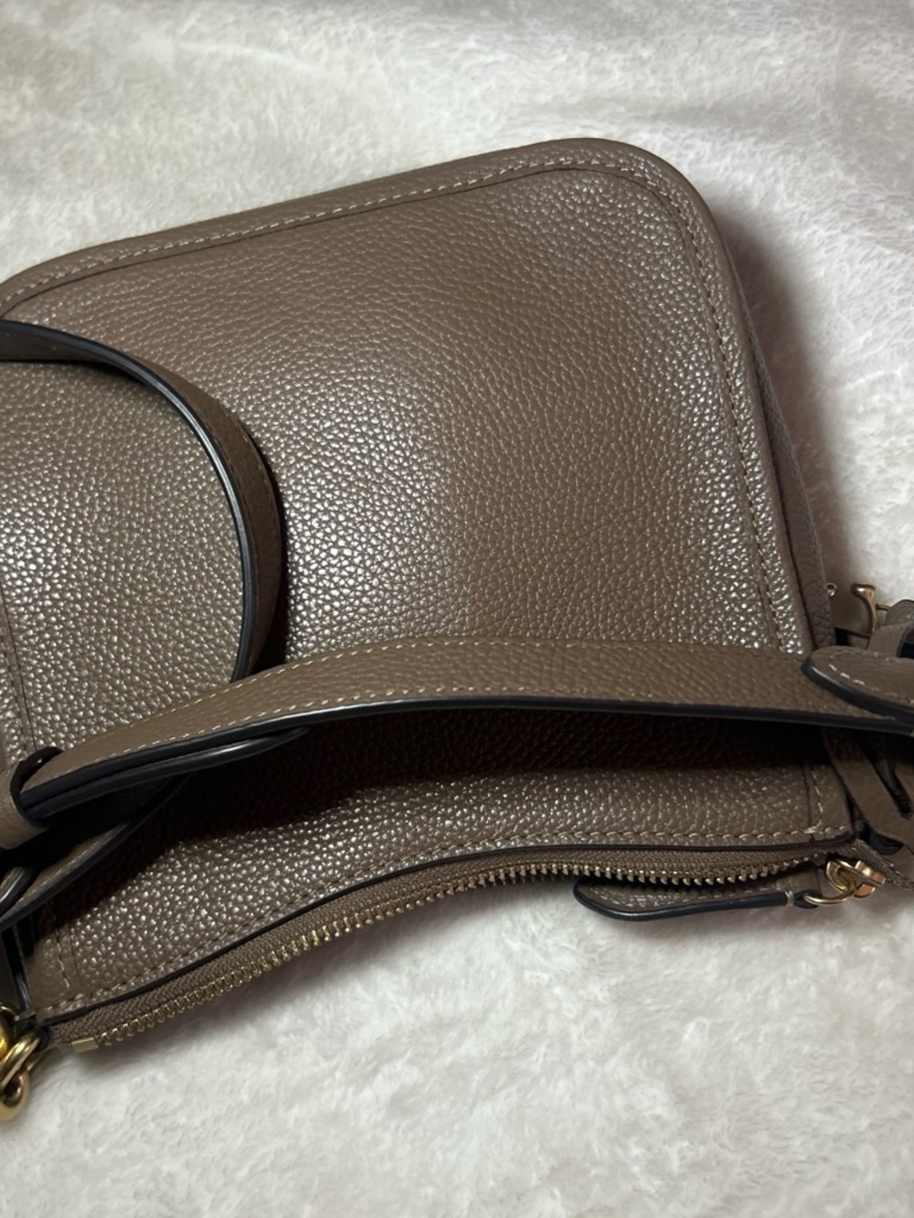 Coach Taupe Pebbled Leather Crossbody with Gold Hardware - Picture 4 of 6